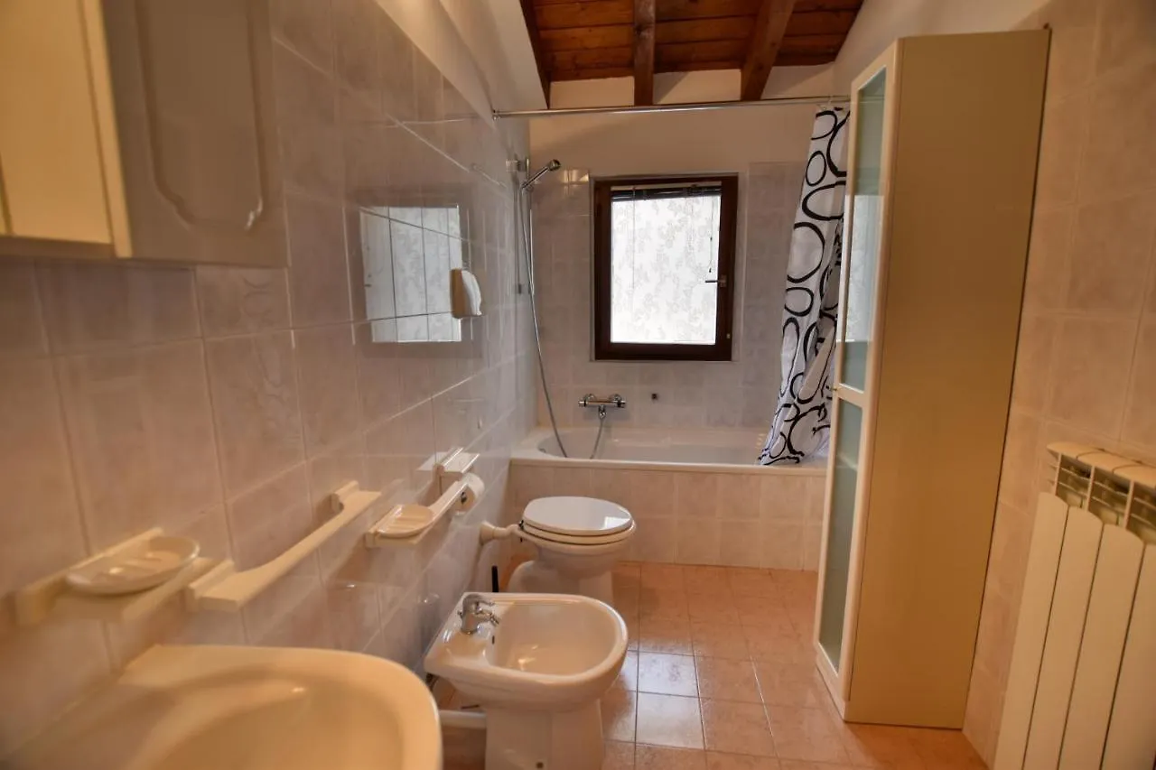 Casa Con Vista Airconditioned 2-Bedroom Apartment Acquaseria イタリア